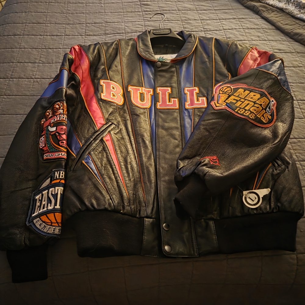 Men's Black and Red Bulls Leather Jacket - Picture 6 of 8